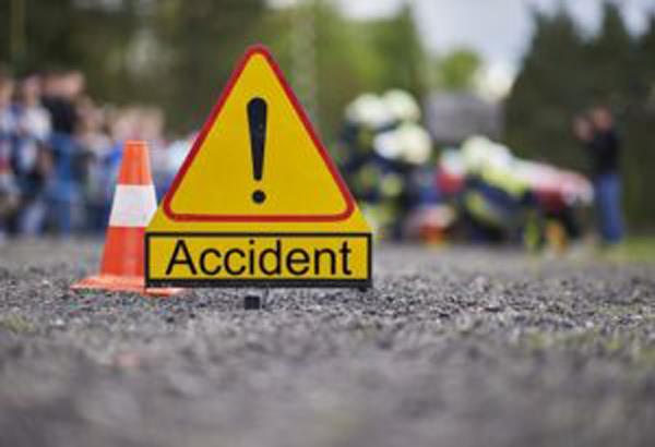 1 dead  2 injured in road accident