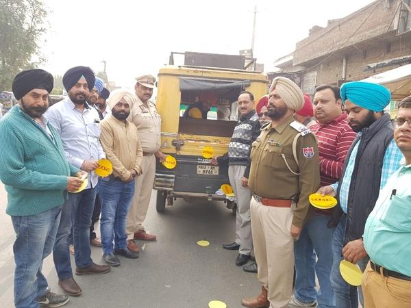 traffic police replaced reflectors