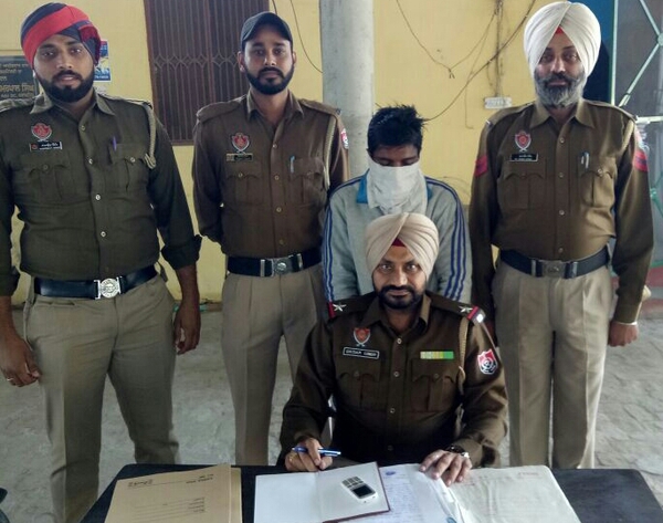 2 ਚੋਰੀਆਂ ਦੇ ਕੇਸ ''ਚ ਲੋੜੀਂਦਾ ਕਾਬੂ