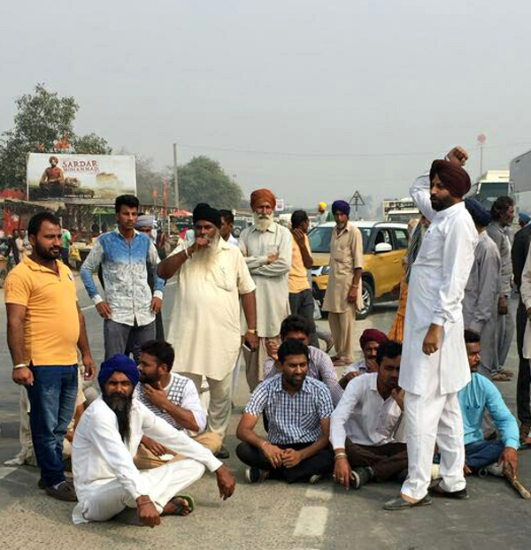 ਝੋਨੇ ਦੀ ਢਿੱਲੀ ਖਰੀਦ ਦੇ ਰੋਸ ''ਚ ਲਾਇਆ ਜਾਮ