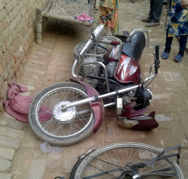 ਘਰ ''ਚ ਦਾਖਲ ਹੋ ਕੇ ਕੀਤੀ ਭੰਨ-ਤੋੜ