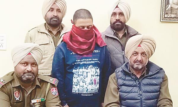 custody couple arrested on the name of foreign assignment