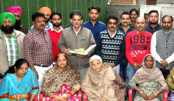 ਕਾਂਗਰਸੀ ਆਗੂਆਂ ਨੇ ਕੌਂਸਲਰ ਲੱਕੀ ਵਿਰੁੱਧ ਕੱਢੀ ਭੜਾਸ