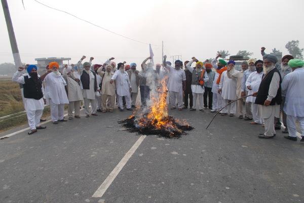 sloganeering by blowing the effigy of captain and modi government
