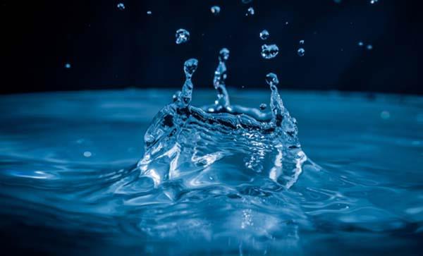 sloganeering by the people suffering from the collapse of water supply