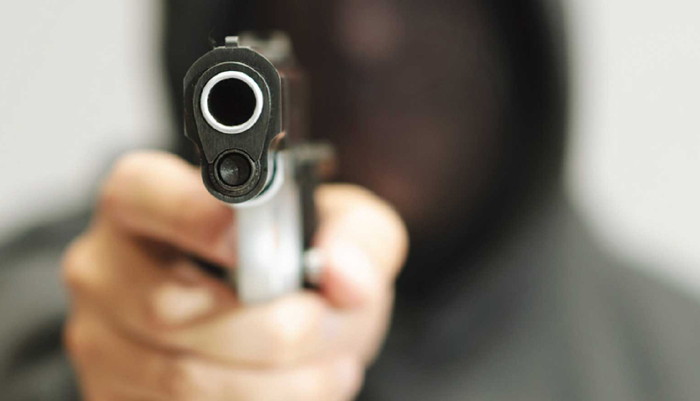 ਪਿਸਤੌਲ ਦੀ ਨੋਕ ''ਤੇ ਸਾਢੇ 5 ਲੱਖ ਲੁੱਟਣ ਦੇ ਦੋਸ਼ ''ਚ 11 ਨਾਮਜ਼ਦ