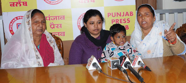 ਹੈਪੀ ਦੇ ਪਰਿਵਾਰ ਵਾਲੇ ਬੋਲੇ : ਸਾਨੂੰ ਵੀ ਮਾਰ ਸਕਦੇ ਹਨ ਕਾਤਲ, ਪੁਲਸ ਦੇਵੇ ਸੁਰੱਖਿਆ