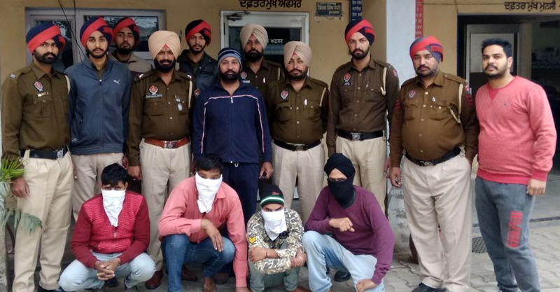 80 ਪੇਟੀਆਂ ਸ਼ਰਾਬ ਤੇ 1200 ਐੱਮ. ਐੱਲ. ਨਸ਼ੀਲਾ ਤਰਲ ਪਦਾਰਥ ਬਰਾਮਦ, 5 ਗ੍ਰਿਫਤਾਰ