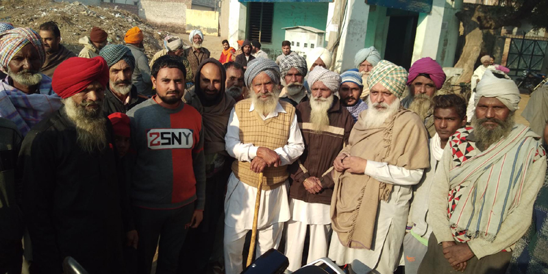 ਸਰਪੰਚ ਦੇ ਘਰ ਪਿੰਡ ਵਾਸੀਆਂ ਨੇ ਸਹਾਇਕ ਥਾਣੇਦਾਰ ਨੂੰ ਬਣਾਇਆ ਬੰਦੀ