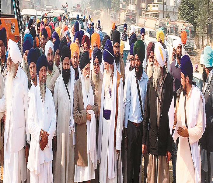 ਸਿੱਖ ਪ੍ਰਚਾਰਕ ਢੱਡਰੀਆਂ ਵਾਲਿਆਂ ਦੇ ਦੀਵਾਨ ਰੱਦ ਕਰਵਾਉਣ ਲਈ ਦਿੱਤਾ ਮੰਗ-ਪੱਤਰ