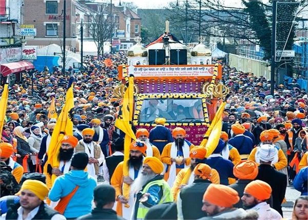 kirtan decorated in belgium dedicated to the birthday of shri guru nanak dev