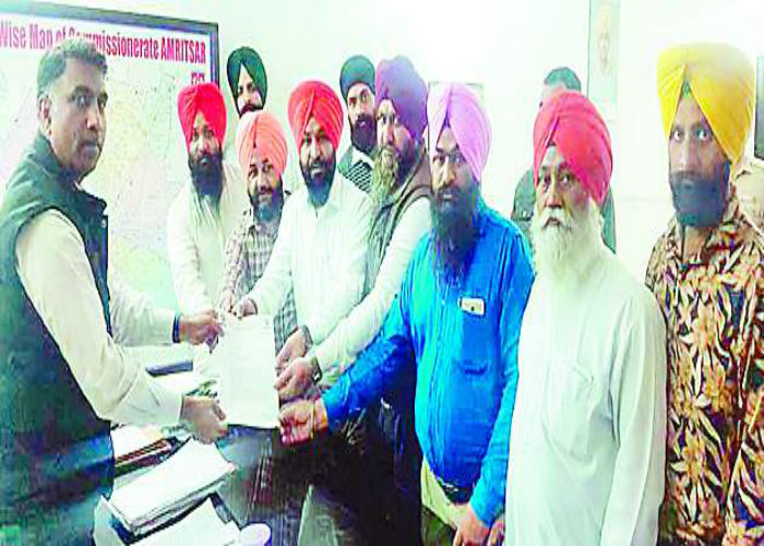 ਸਿੱਖ ਆਗੂਆਂ ਤੇ ਔਰਤਾਂ ਖਿਲਾਫ ਅਪਸ਼ਬਦ ਬੋਲਣ ਦਾ ਮਾਮਲਾ, ਸ਼ਿਵ ਸੈਨਾ ਪੰਜਾਬ ਦਾ ਚੇਅਰਮੈਨ ਸੂਰੀ ਸਾਥੀ ਸਣੇ ਗ੍ਰਿਫਤਾਰ