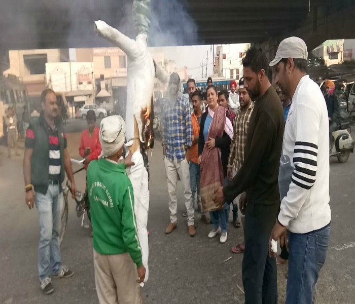ਗੁਰਾਇਆ ਵਿਖੇ ''ਆਪ'' ਨੇਤਾ ਭਗਵੰਤ ਮਾਨ ਦਾ ਪੁਤਲਾ ਫੂਕਿਆ