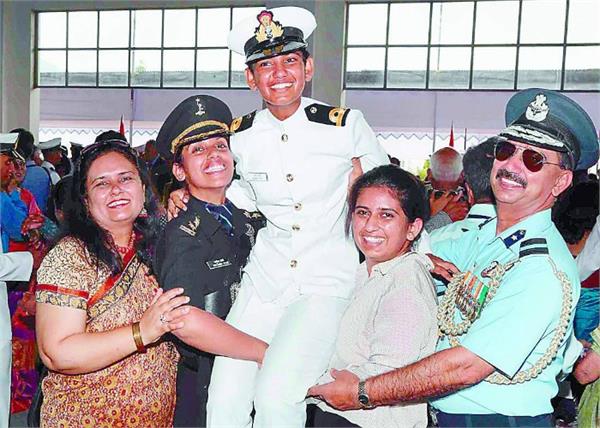 female pilot for the first time in navy