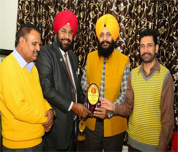 organizing honorary events