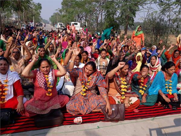 anganwari workers cabinet minister hunger strike
