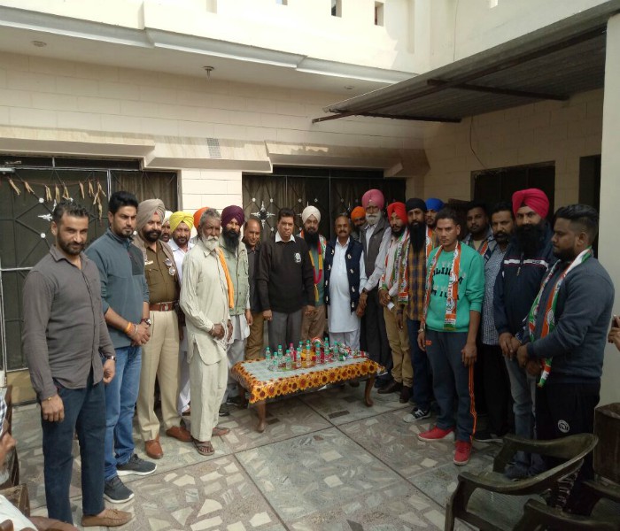 ਅਕਾਲੀ ਦਲ ਨੂੰ ਲੱਗਾ ਝਟਕਾ, ਸਾਬਕਾ ਸਰਕਲ ਮੀਤ ਪ੍ਰਧਾਨ ਲਾਂਬੜਾ ਤੇ ਹੋਰ ਕਾਂਗਰਸ ''ਚ ਸ਼ਾਮਲ