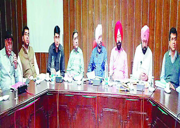 ਡੀ. ਸੀ. ਵੱਲੋਂ ਧੁੰਦ ਕਾਰਨ ਵਾਪਰਨ ਵਾਲੇ ਹਾਦਸਿਆਂ ਨੂੰ ਰੋਕਣ ਲਈ ਅਧਿਕਾਰੀਆਂ ਨੂੰ ਹਦਾਇਤਾਂ