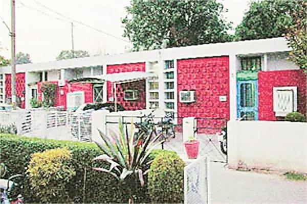 dilapidated condition of govt  houses in chandigarh