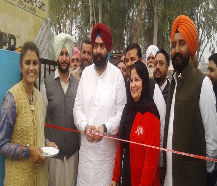 ਕਿੱਕੀ ਢਿੱਲੋਂ ਨੇ ਕੀਤਾ ਸਾਦਿਕ ''ਚ ਬਣੇ ਪਾਰਕ ਦਾ ਉਦਘਾਟਨ