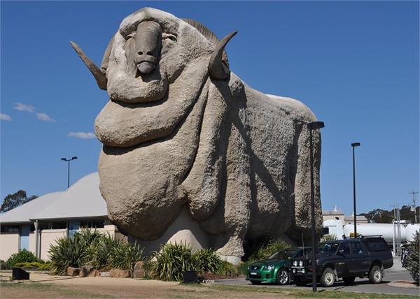 know about the strange buildings in the world pictures 