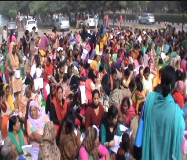 vernment  demands  anganwari workers