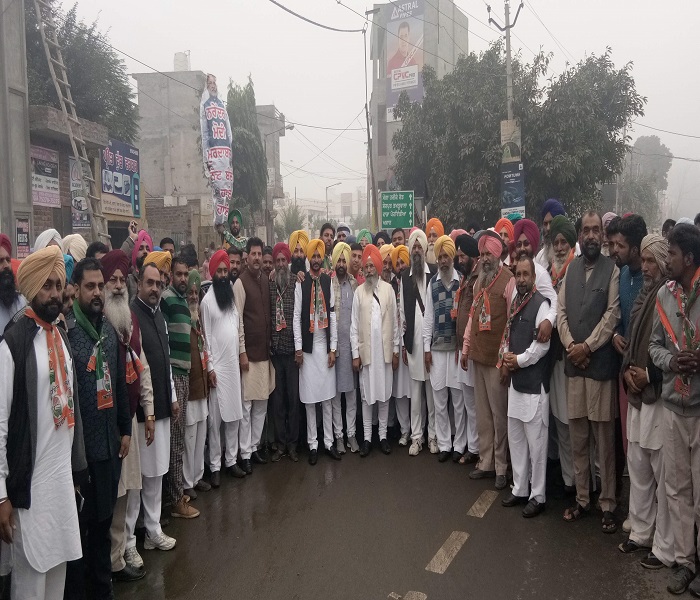 ਨੋਟਬੰਦੀ ਦੇ ਇਕ ਸਾਲ ਪੂਰਾ ਹੋਣ ''ਤੇ ਵਰਕਰਾਂ ਨੇ ਫੂਕਿਆ ਨਰਿੰਦਰ ਮੋਦੀ ਦਾ ਪੁਤਲਾ