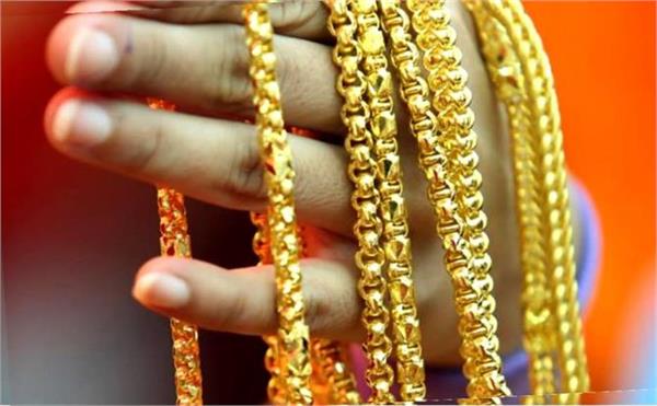 gold prices fall on weak global cues