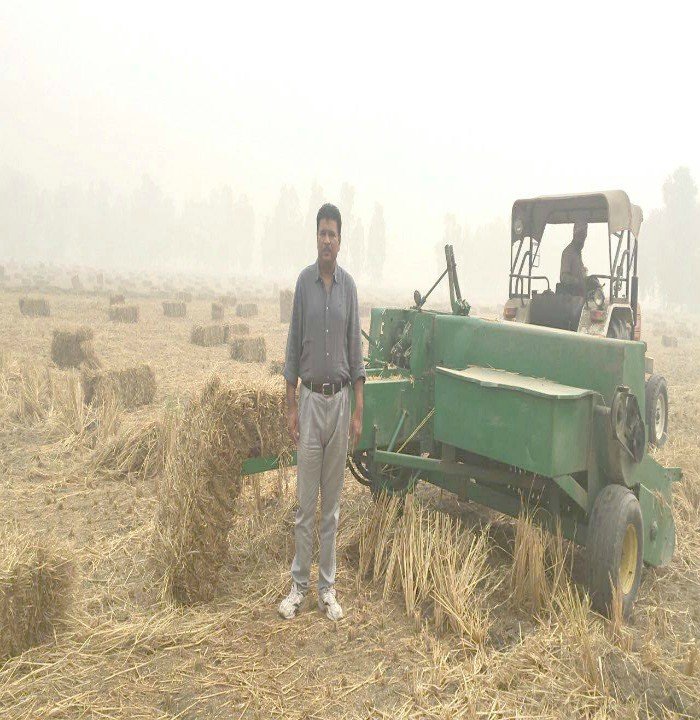 ਮੁਕਤਸਰ ਦਾ ਇਹ ਕਿਸਾਨ ਪਰਾਲੀ ਨੂੰ ਸਾੜਨ ਦੀ ਬਜਾਏ ਕਰ ਰਿਹੈ ਮੋਟੀ ਕਮਾਈ, ਬਣਿਆ ਮਿਸਾਲ