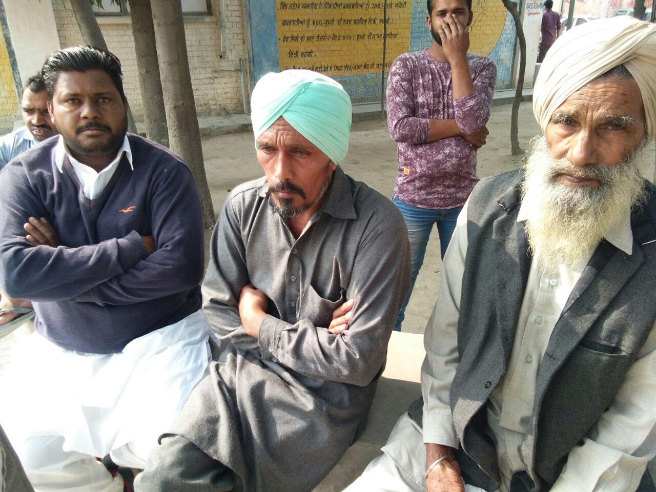 ਮਾਮਲਾ ਰੇਲ ਗੱਡੀ ''ਚੋਂ ਛਾਲ ਮਾਰ ਕੇ ਮਰੇ ਨੌਜਵਾਨਾਂ ਦਾ : ਪਿਤਾ ਨੇ ਦੋਸ਼ੀ ਮੁਲਾਜ਼ਮਾਂ ਖਿਲਾਫ ਸਖਤ ਕਾਰਵਾਈ ਦੀ ਕੀਤੀ ਮੰਗ