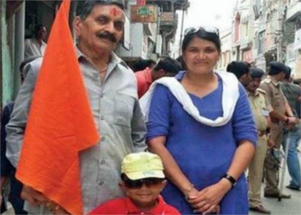 gujarat  daughter in law gets ticket  mother in law threatens