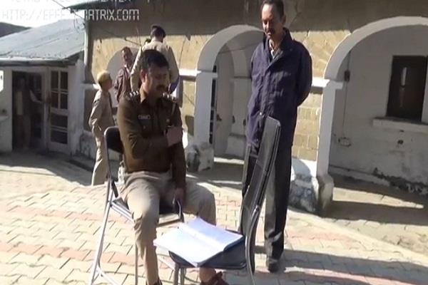 ਦਰੱਖਤ ਨਾਲ ਲਟਕਦੀ ਮਿਲੀ ਲਾਸ਼, ਇਲਾਕੇ ''ਚ ਮਚੀ ਅਫੜਾ-ਦਫੜੀ