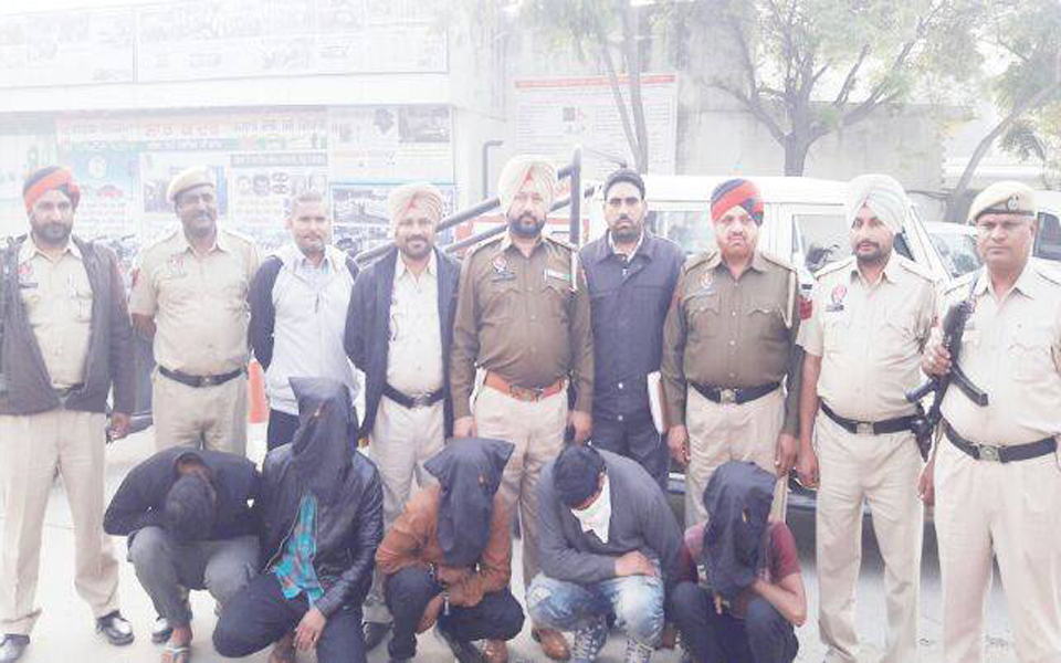 ਮਾਰੂ ਹਥਿਆਰਾਂ ਸਣੇ ਨਵਾਂਸ਼ਹਿਰ ਪੁਲਸ ਨੇ ਕਾਬੂ ਕੀਤੀ ਖਤਰਨਾਕ ਗੈਂਗ, ਹੋ ਸਕਦੇ ਹਨ ਵੱਡੇ ਖੁਲਾਸੇ (ਤਸਵੀਰਾਂ)