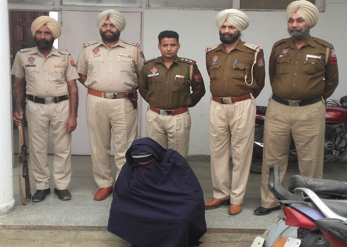 ਸੇਵਾ ਕੇਂਦਰ ਦਾ ਮੁਲਾਜ਼ਮ ਹੀ ਨਿਕਲਿਆ ਲੱਖਾਂ ਰੁਪਏ ਦੇ ਗਬਨ ਕਰਨ ਵਾਲਾ