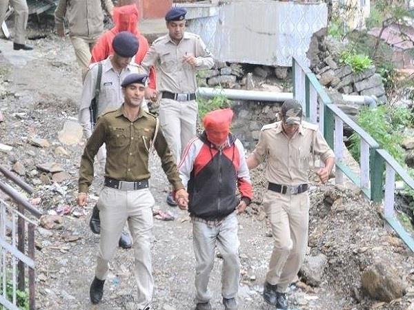 ਸੂਰਜ ਦੀ ਲਾਸ਼ ''ਤੇ 22 ਨਹੀਂ 32 ਸਨ ਨਿਸ਼ਾਨ, ਸੀ. ਬੀ. ਆਈ. ਨੇ ਕੀਤਾ ਖੁਲਾਸਾ