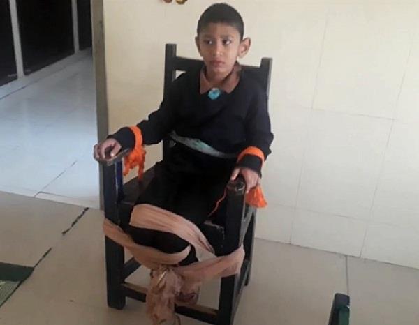 ਸਕੂਲ ਦੀ ਘਟੀਆ ਕਰਤੂਤ ਆਈ ਸਾਹਮਣੇ, ਕਈ ਘੰਟਿਆਂ ਤੱਕ ਕੁਰਸੀ ਨਾਲ ਬੰਨ੍ਹ ਕੇ ਰੱਖਿਆ ਮੰਦਬੁੱਧੀ ਬੱਚਾ