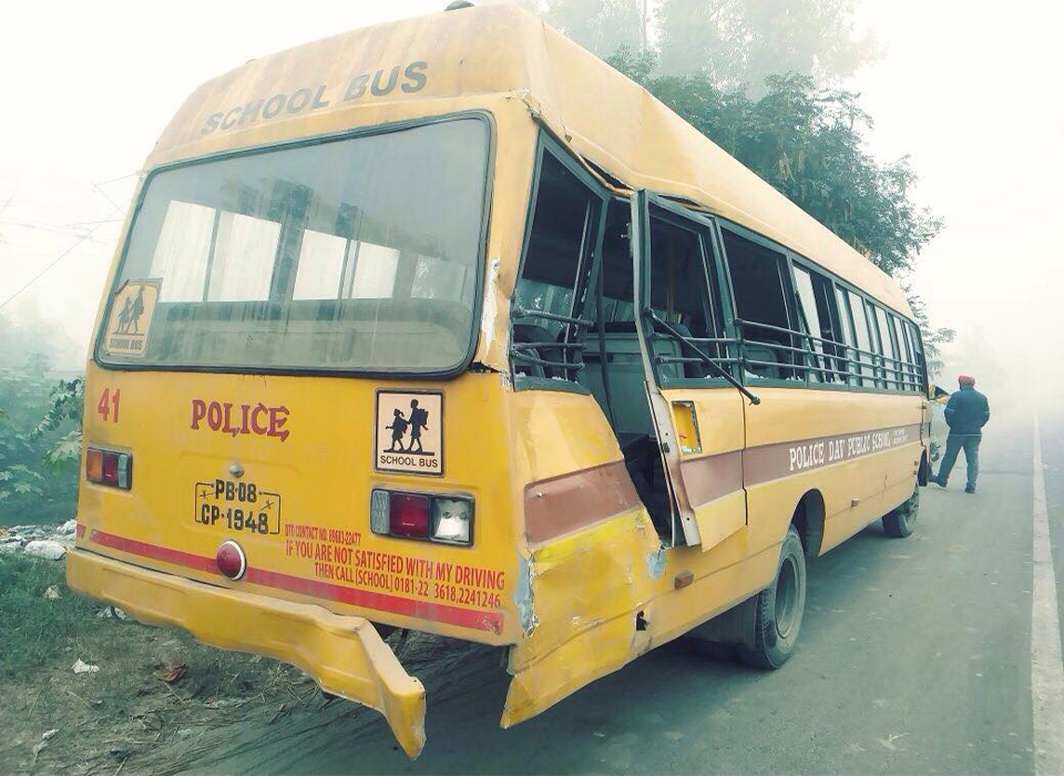 ਜਲੰਧਰ : ਸਕੂਲ ਬੱਸ ਤੇ ਟਰੱਕ ਦੀ ਟੱਕਰ, ਕਈ ਬੱਚੇ ਜ਼ਖਮੀ (ਤਸਵੀਰਾਂ)