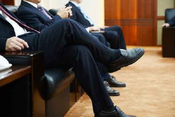 ਜ਼ਿਆਦਾ ਦੇਰ ਪੈਰ ''ਤੇ ਪੈਰ ਚੜ੍ਹਾ ਕੇ ਬੈਠਣ ਨਾਲ ਹੋ ਸਕਦੀਆਂ ਨੇ ਇਹ ਸਮੱਸਿਆਵਾਂ