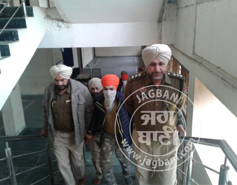 ਸ਼ਾਰਪ ਸ਼ੂਟਰ ਸ਼ੇਰਾ ਅਤੇ ਗੈਂਗਸਟਰ ਰਮਨਜੀਤ ਸਖਤ ਸੁਰੱਖਿਆ ਹੇਠ ਅਦਾਲਤ ''ਚ ਪੇਸ਼