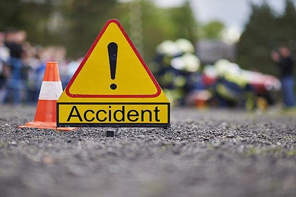 canter overturned   6 people injured