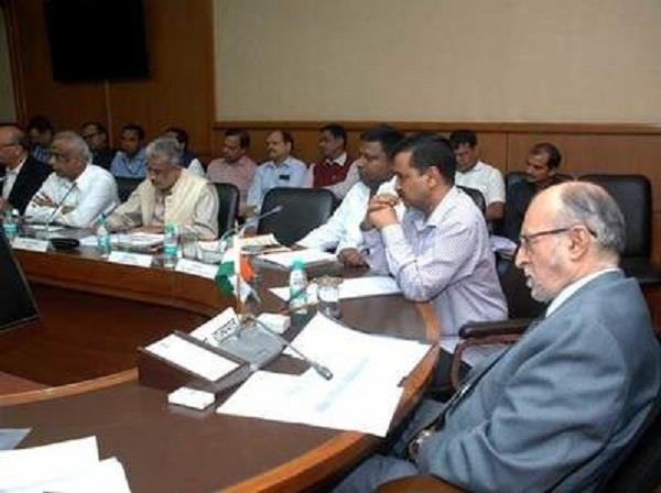 lg and kejriwal meeting  constraints on trucks entry restrictions