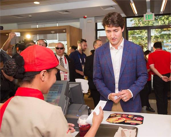canadian pm trudeau entered the restaurant said fried chicken 