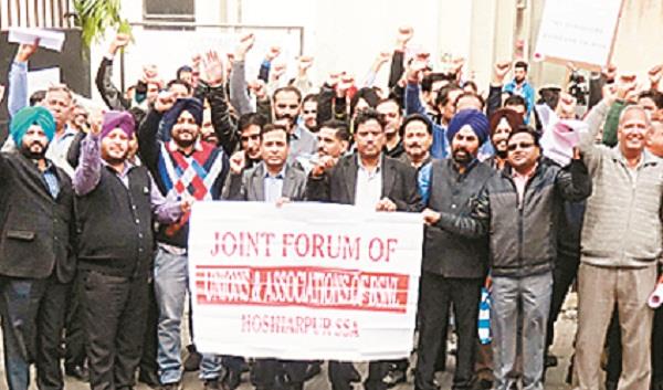 b s  n  l  employees and officials protested