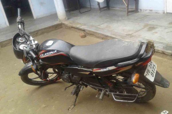 the robbers threw a motorcycle after seeing the police and fled