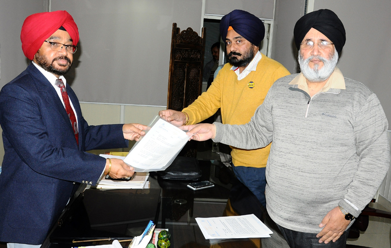 ਚੋਣ ਕਮਿਸ਼ਨ 4 ਥਾਵਾਂ ''ਤੇ ਚੋਣਾਂ ਰੱਦ ਨਾ ਕਰਨ ਦੇ ਫੈਸਲੇ ਨੂੰ ਮੁੜ ਵਿਚਾਰੇ : ਅਕਾਲੀ ਦਲ