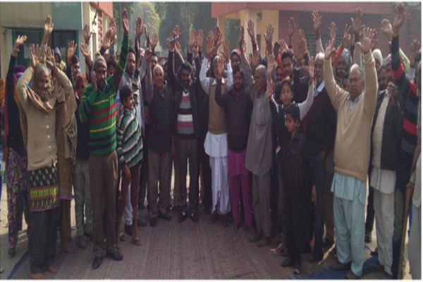 ਫੈਕਟਰੀ ਦੇ ਪ੍ਰਦੂਸ਼ਿਤ ਪਾਣੀ ਕਾਰਨ ਲੋਕ ਦੁਖੀ; ਕੀਤਾ ਪ੍ਰਦਰਸ਼ਨ