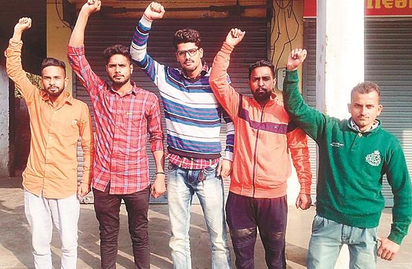 protesters protested by the cheating youth of the travel agent