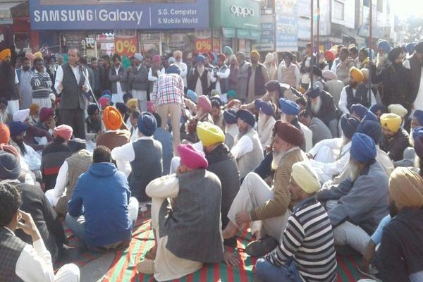 the akalis dharna ended after accepting the demands