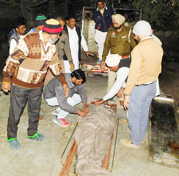 ਕਾਰ-ਮੋਟਰਸਾਈਕਲ ਦੀ ਟੱਕਰ ''ਚ ਮਾਮੇ-ਭਾਣਜੇ ਦੀ ਮੌਤ