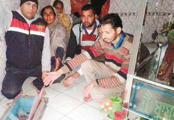 stolen in darbar at mahmdowwal kalan
